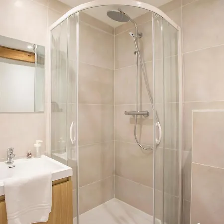 R’studio 25 Hyper Centre *